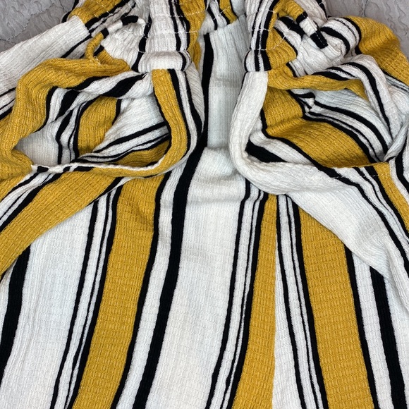 Beautiful Strapless Romper High Waisted SIZE:S Colors- ORANGE WHITE & BLACK - Picture 4 of 5